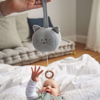Lässig pletená hudební hračka Little Chums - Cat - obrázek