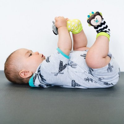 BBLÜV Düo chrastítka na nohu - Hedgeohog & Racoon - obrázek