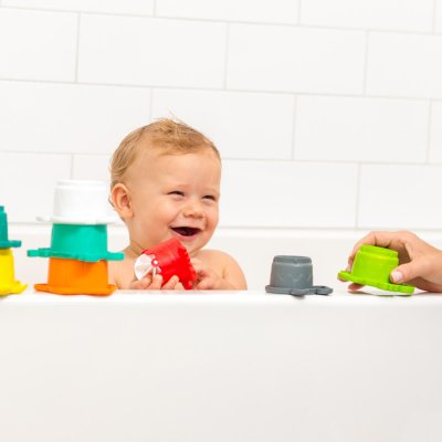 Infantino Stohovací kelímky do koupele s mlýnkem - obrázek