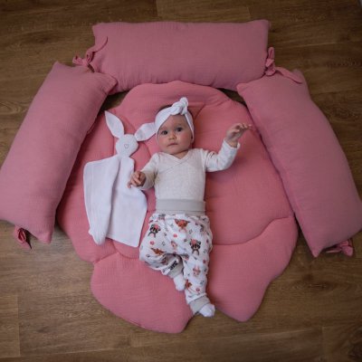 Bellou muchláček Bunny - Daisy White - obrázek