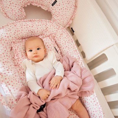 Lullalove hnízdečko pro miminko - Růžové květinky - obrázek