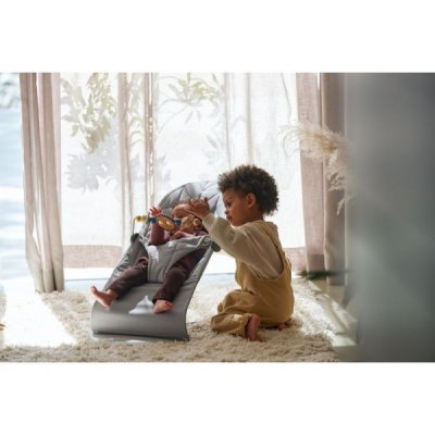 BabyBjörn lehátko Bouncer Bliss Woven Petal - Light Grey - obrázek