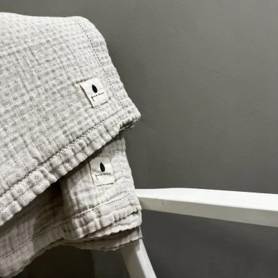 Pine Cone Björk Mušelínová zavinovačka 120 x 120 cm - Nature Dot - obrázek