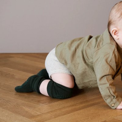 GoBabyGo Protiskluzové návleky na kolena - Forest Green - obrázek