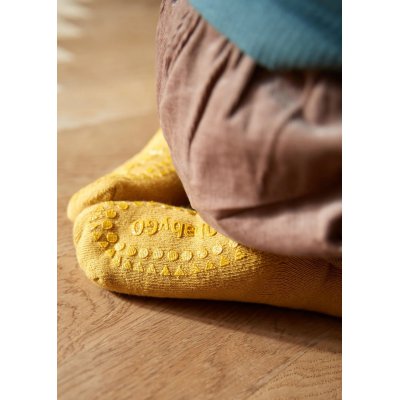 GoBabyGo Protiskluzové ponožky - Mustard, vel. 6 - 12 měsíců - obrázek