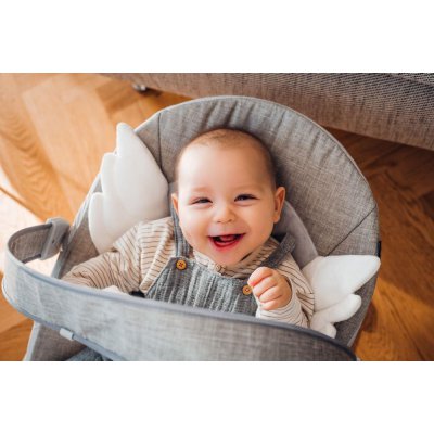 MoMi Tuli Vibrační lehátko - Šedé s křídly - obrázek