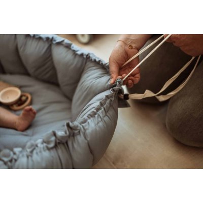 Play & Go Coco Dětské hnízdo Bloom - Dusty Blue - obrázek