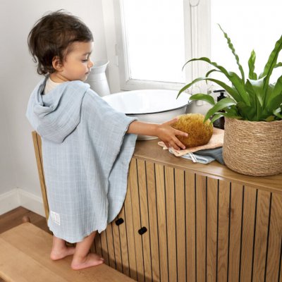 Lässig Mušelínové Pončo Dots - Powder Blue - obrázek