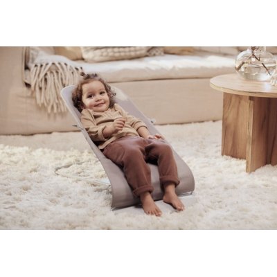 BabyBjörn lehátko Bouncer Bliss Woven Petal - Sand grey, tmavě šedá konstrukce - obrázek