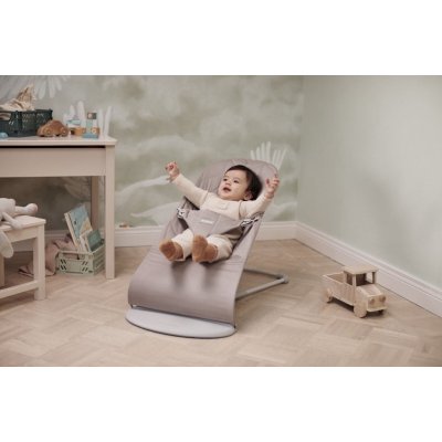 BabyBjörn lehátko Bouncer Bliss Woven Petal - Sand grey, tmavě šedá konstrukce - obrázek