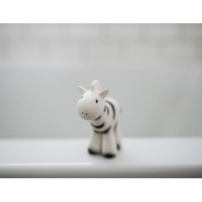 Tikiri chrastítko/kousátko z přírodní gumy - Zebra - obrázek