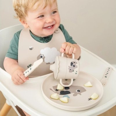 Done by Deer Foodie Talíř Tiny Farm - Pískový - obrázek