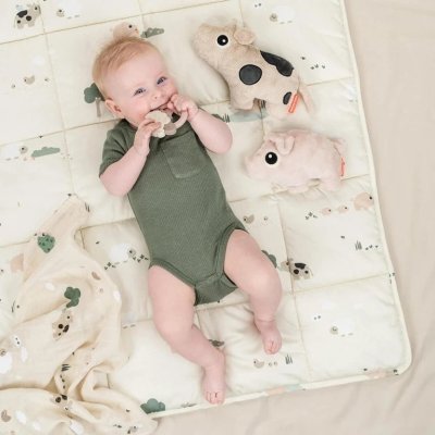 Done by Deer Hrací podložka Tiny Farm - Písková - obrázek