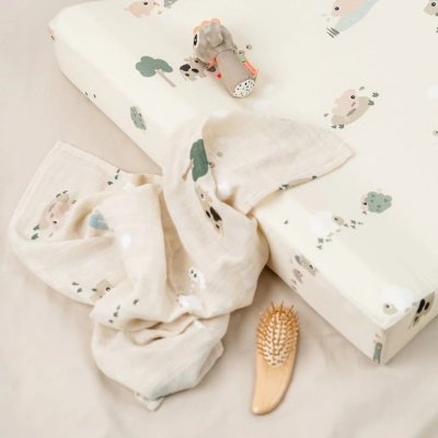 Done by Deer Omyvatelná přebalovací podložka Tiny Farm - Písková - obrázek