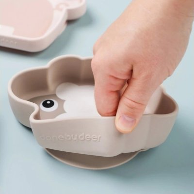 Done by Deer Silikonová miska Stick and Stay Sheepy - Písková - obrázek