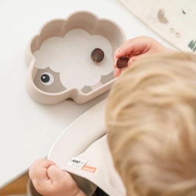 Done by Deer Silikonová miska Stick and Stay Sheepy - Písková