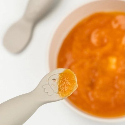 Done by Deer Silikonové lžičky Tiny Farm 2ks - Pískové - obrázek