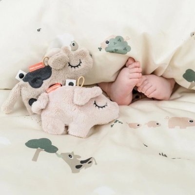 Done by Deer Tiny Chrastítko Pigee - Růžové - obrázek