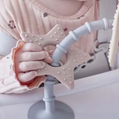 Shnuggle Stick N Play Star Senzorická hračka a kousátko - obrázek