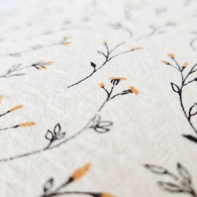 Little Angel zavinovačka šněrovací pevná záda Outlast® - Krémová/Černožluté větvičky - obrázek