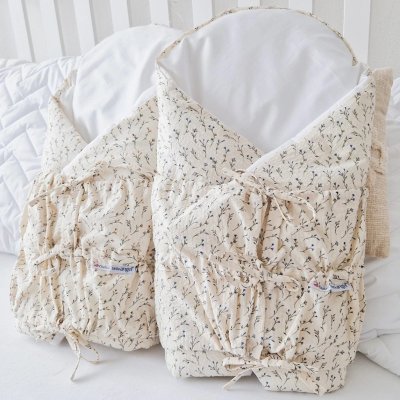 Little Angel zavinovačka šněrovací pevná záda Outlast® - Krémová/Černožluté větvičky - obrázek