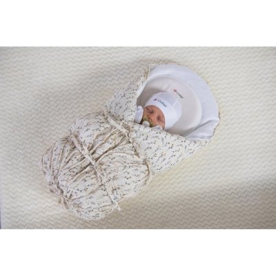 Little Angel zavinovačka šněrovací pevná záda Outlast® - Krémová/Černožluté větvičky - obrázek