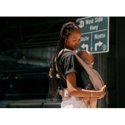 Cybex Platinum Coya Carrier Nosítko - Cozy Beige - obrázek