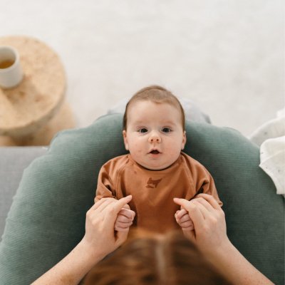 Doomoo Buddy Multifunkční kojící polštář - Corduroy Green - obrázek