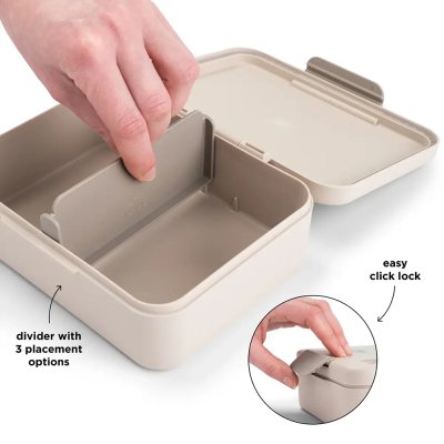 Done by Deer Dětská svačinová krabička Celebration - Písková - obrázek