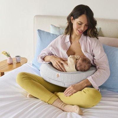 Ergobaby Ergonomický kojící polštář - Moonlight Grey - obrázek