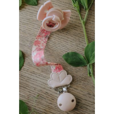 Elodie Details Dřevěný klip na dudlík - River Rose - obrázek