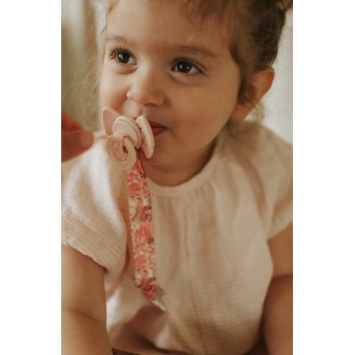 Elodie Details Dřevěný klip na dudlík - River Rose - obrázek