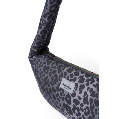 Studio Noos Crossbody taška Mini Puffy - Black Leopard - obrázek