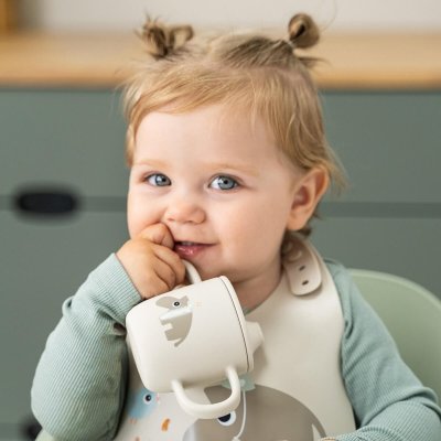 Done by Deer Silikonový bryndáček Celebration - Pískový - obrázek