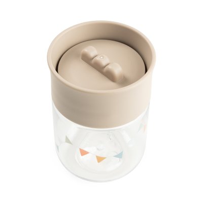 Done by Deer Netekoucí učící hrneček 360° Celebration - Pískový - obrázek