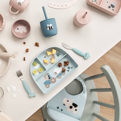 Done by Deer Set hrnečků s brčkem Tiny Farm 2 ks - Modré - obrázek