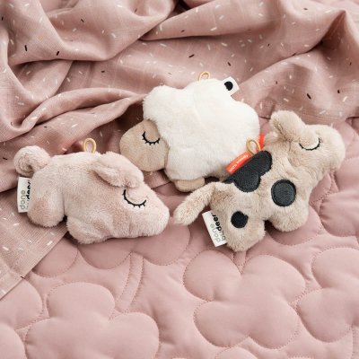 Done by Deer Tiny chrastítko Sheepy - Pískové - obrázek