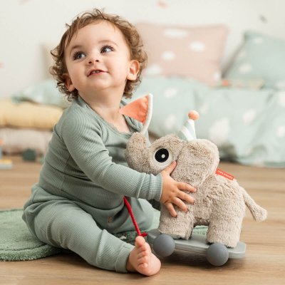 Done by Deer Tahací hračka na kolečkách Elphee - Písková