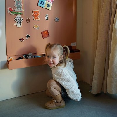 Magna Creations Police k magnetické tabuli - Peach - obrázek