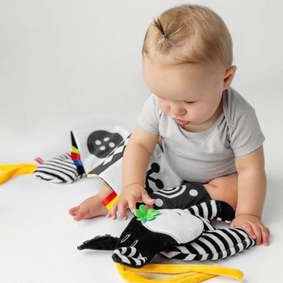 Moms Care Senzorické leporelo - Kravička