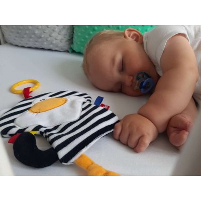 Moms Care Závěsná šustící hračka - Kočka - obrázek