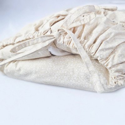 Little Angel zavinovačka šněrovací pevná záda Outlast® - Béžová drobné kytky - obrázek