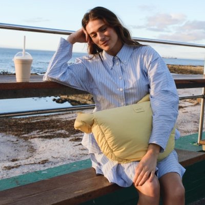 Studio Noos Crossbody taška Puffy - Textured Butter Yellow