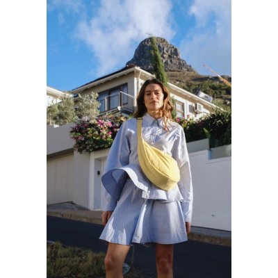 Studio Noos Crossbody ledvinka Puffy - Textured Butter Yellow - obrázek