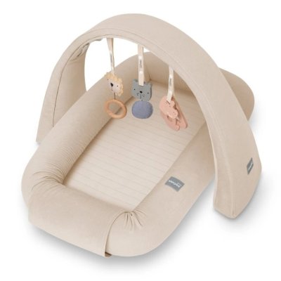 Sleepee Multifunkční hnízdečko pro miminko s hrazdičkou a hračkami 3v1 - Sand