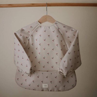 Mushie Bryndák s dlouhým rukávem - Cherries - obrázek