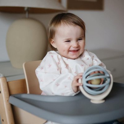 Mushie Bryndák s dlouhým rukávem - Bows - obrázek