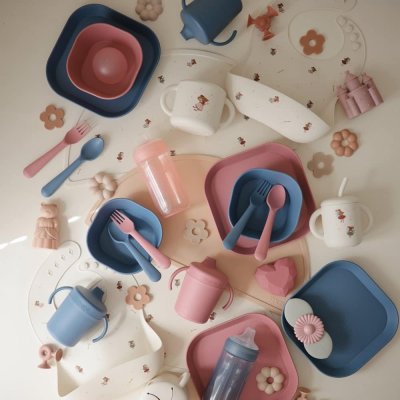 Mushie Silikonový hrnek na snack - Fairy Mice - obrázek