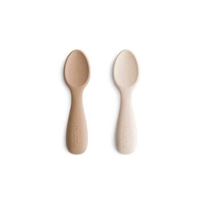 Mushie Startovací lžičky pro batolata - Natural/Shifting Sand, 2 ks