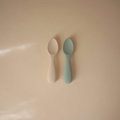Mushie Startovací lžičky pro batolata - Cambridge Blue/Shifting Sand, 2 ks - obrázek